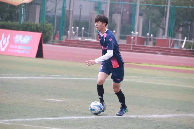 利物浦锁定尤文后卫作为范戴克接班人，两大球队竞争激烈